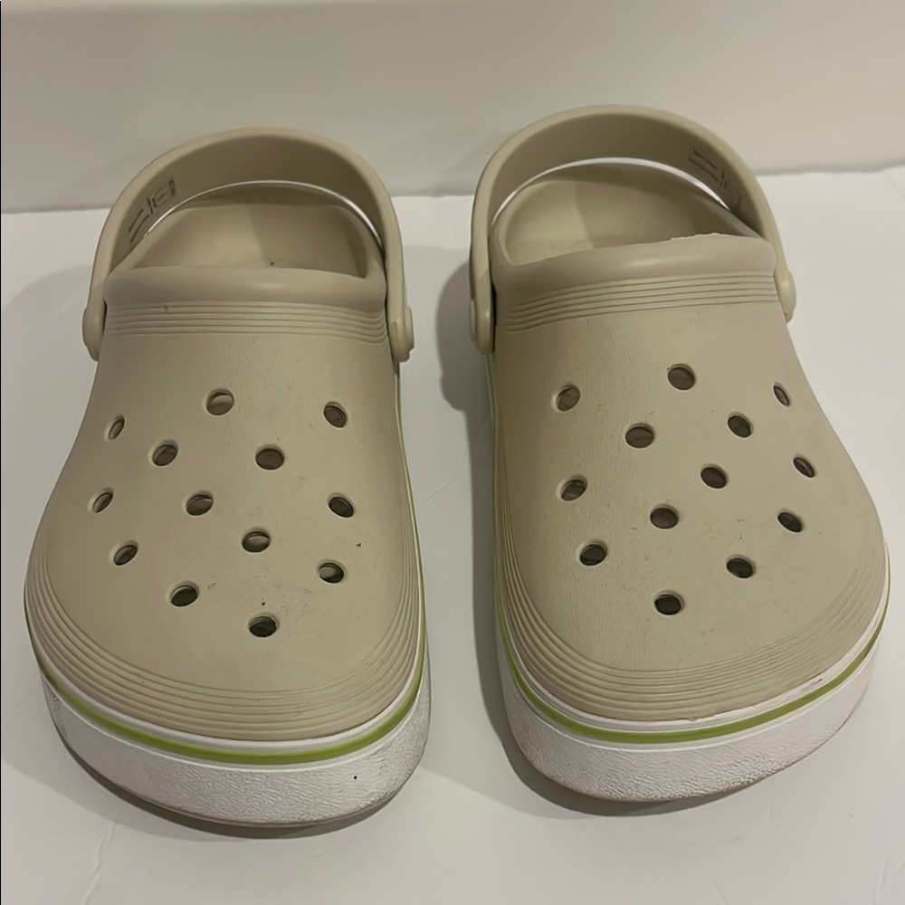 Crocs Beige Clogs Shoes Unisex Adult Men’s 6 Women’s 8